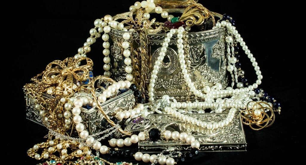 jewels, jewelry, necklace, broach, gold, silver, pearls, diamonds, costume jewelry, treasure, jewels, jewelry, jewelry, jewelry, jewelry, jewelry, treasure, treasure, treasure, treasure